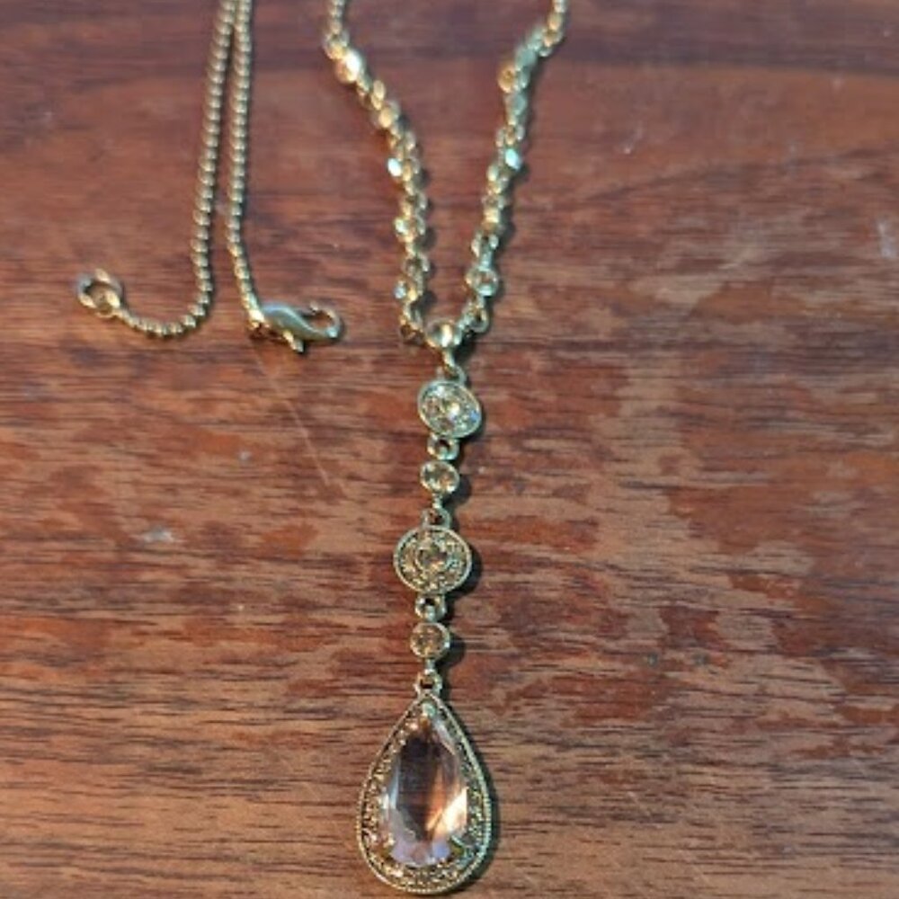 Avon Pendant Glass Necklace